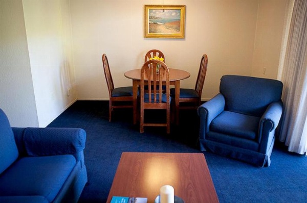 Coral Reef Inn & Condo Suites image 9